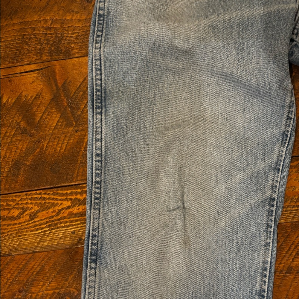 Classic Light Blue Distressed Men's Wrangler Jeans - Picture 4 of 8